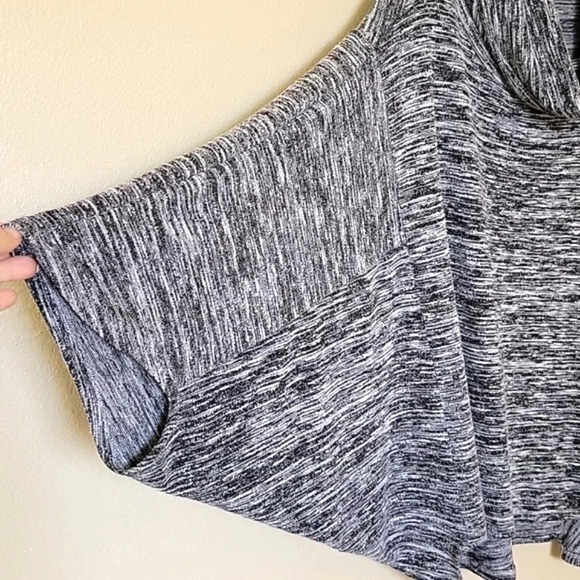 Umgee Gray Oversized Boxy Dolman Sleeve Cowl Neck Poncho Sweater - Size Medium - Picture 3 of 7